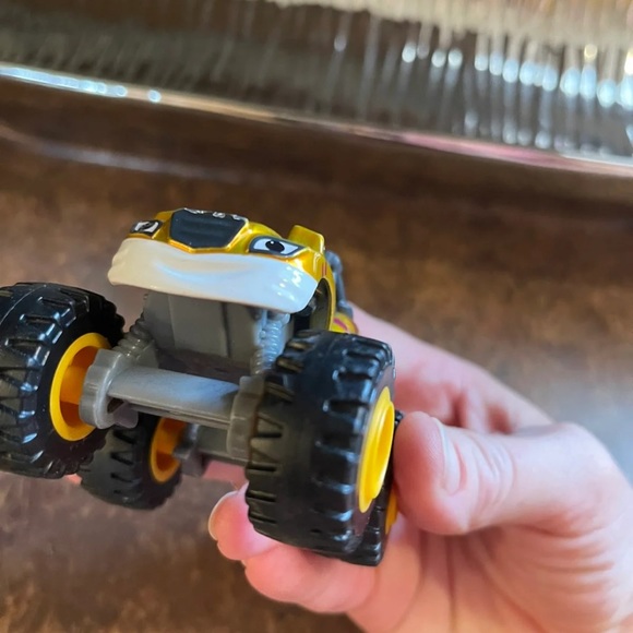 Blaze and the Monster Machines Metallic 2014! - Picture 4 of 5